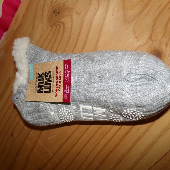 MukLuks NWT Women's Shortie Cabin Sock Sz S/M (5-7) - Picture 1 of 4